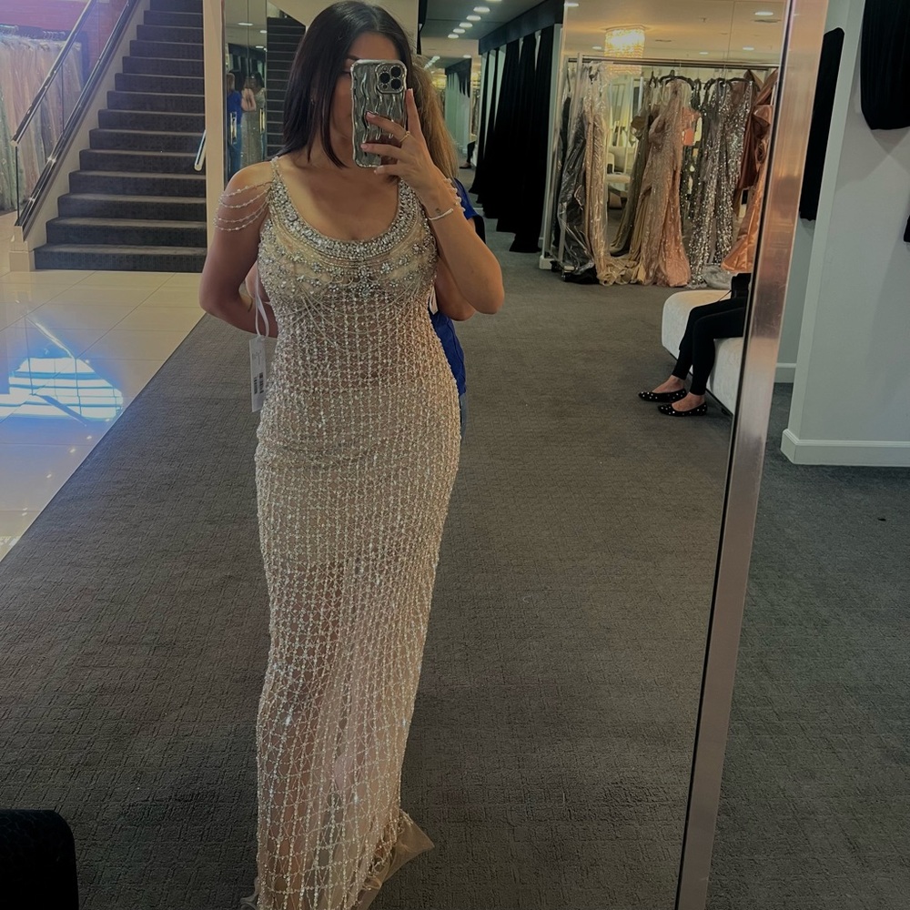 Elegant Beaded Evening Gown - Picture 2 of 3